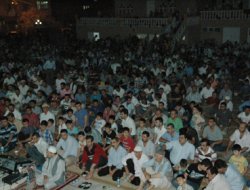 Nuh Nebi Camisi Kadir Gecesi'nde Doldu Taştı