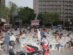 Adana Umut Der, Kadir Gecesi'nde Bin Kişilik İftar Verdi (Video)