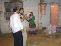 Merhamet Eli Gıda Bankası Yardımlara Devam Ediyor (Video)