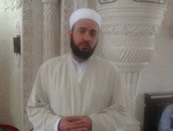 Müslümanlar İtikafla Camilere Kapandı