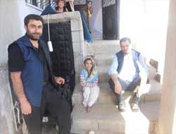 Cam Bebek Yardım Bekliyor