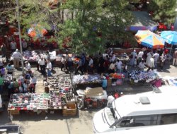 Çarşı Pazarda Bayram Havası Esiyor