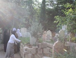 Arefe Gününde Mezarlıklar Doldu Taştı