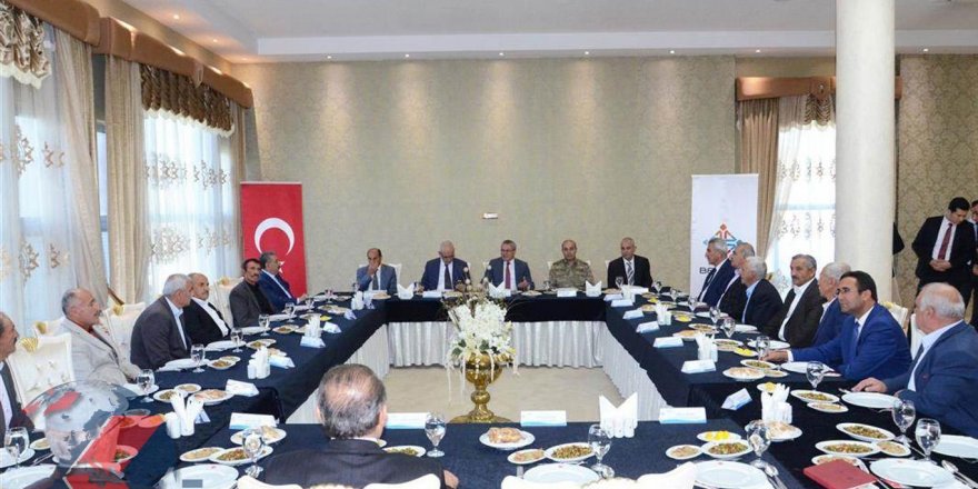 Batman Valisi aşiret liderleriyle bir araya geldi