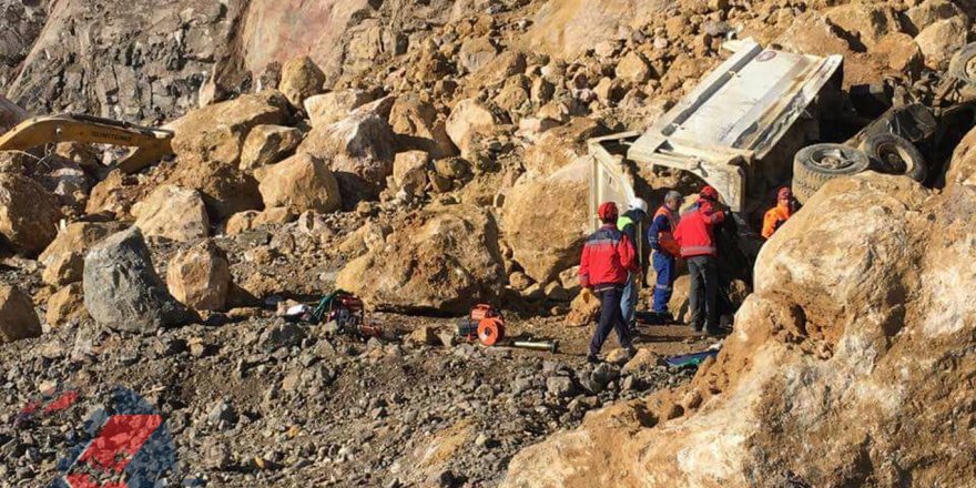 Göçük altındaki bir kişinin cesedine daha ulaşıldı