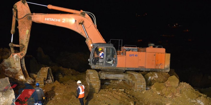 Göçük altındaki işçileri arama çalışmaları devam ediyor
