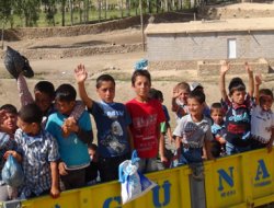 Köylü Çocukların Bayram Sevinci