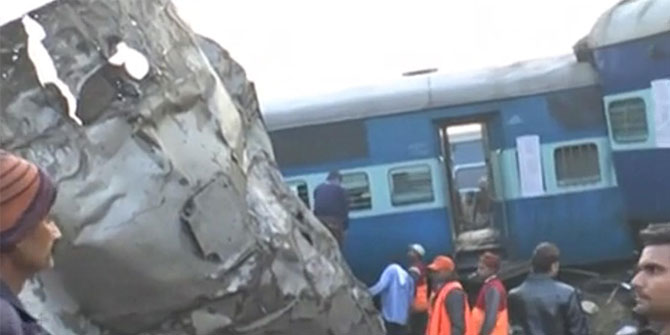 Hindistan'da yolcu treni raydan çıktı: 95 ölü, 150 yaralı