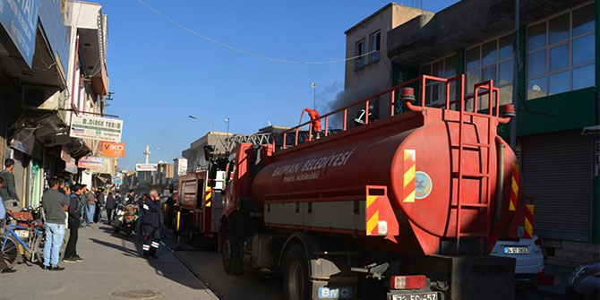 Batman Selahattin Eyyübi Caddesi'nde kafede çıkan yangın maddi hasara neden oldu