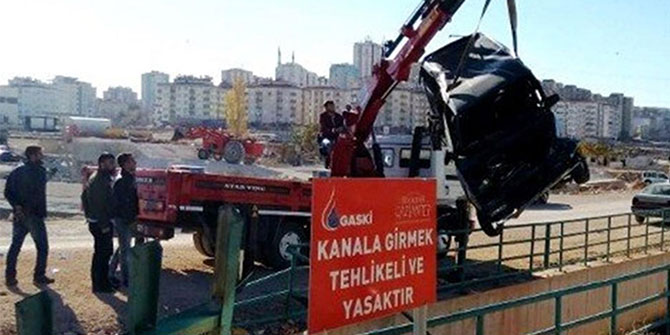 Gaziantep Şehitkamil'de otomobil sulama kanalına düştü: 4 yaralı