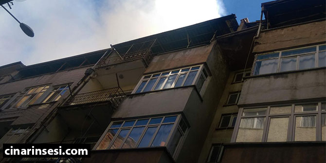 Elazığ'ın Rızaiye Mahallesi’nde çatı katında çıkan yangın paniğe neden oldu