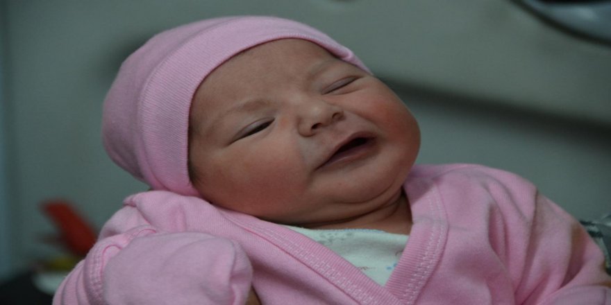 Yeni doğan bebek sokağa terk edildi