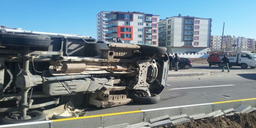 Yan yatan araçtan yara almadan kurtuldular