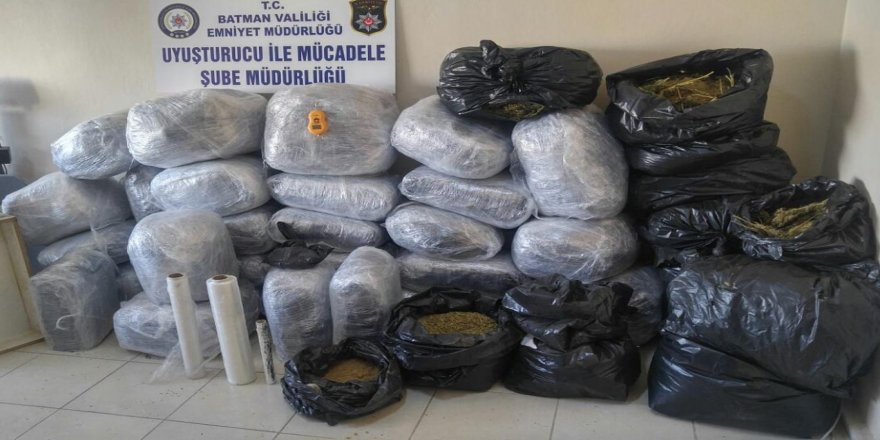 Esrar baskınında 3 kişi tutuklandı