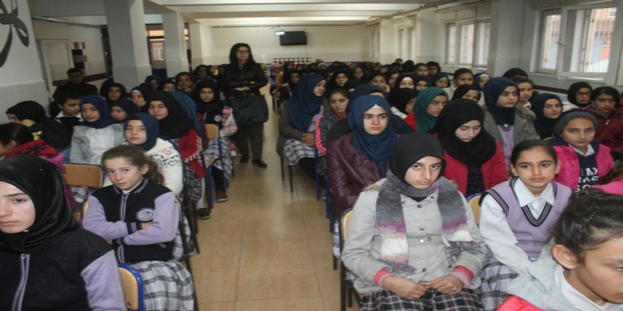 Öğrencilere "örtünmeyi özendirme" etkinliği