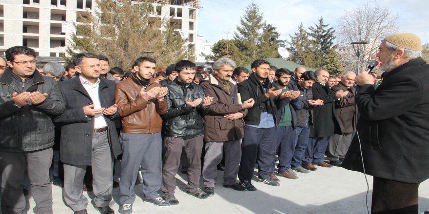 Halep’te katledilenler için gıyabi cenaze namazı kılındı