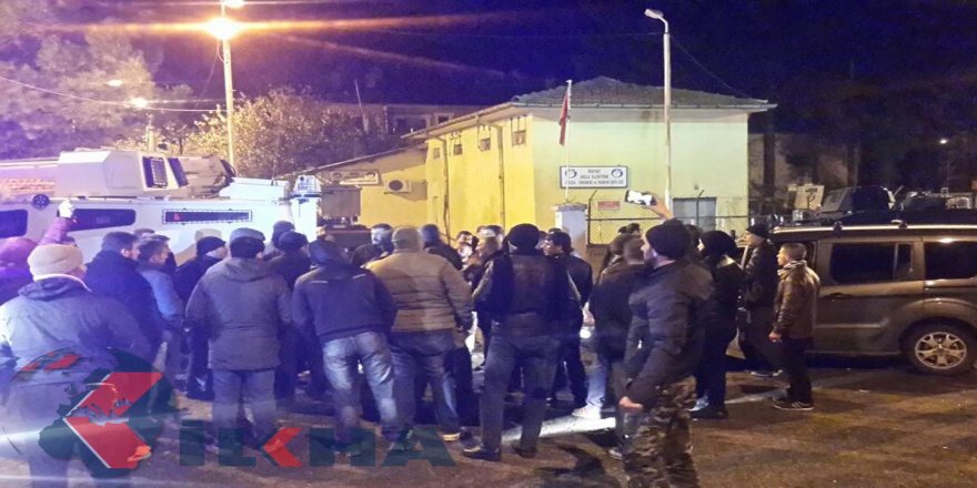 Elektrikleri kesilen mahalleli bakım şefliğini bastı