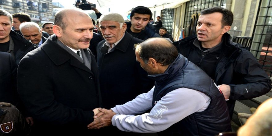 Bakan Soylu Sur esnafını ziyaret etti