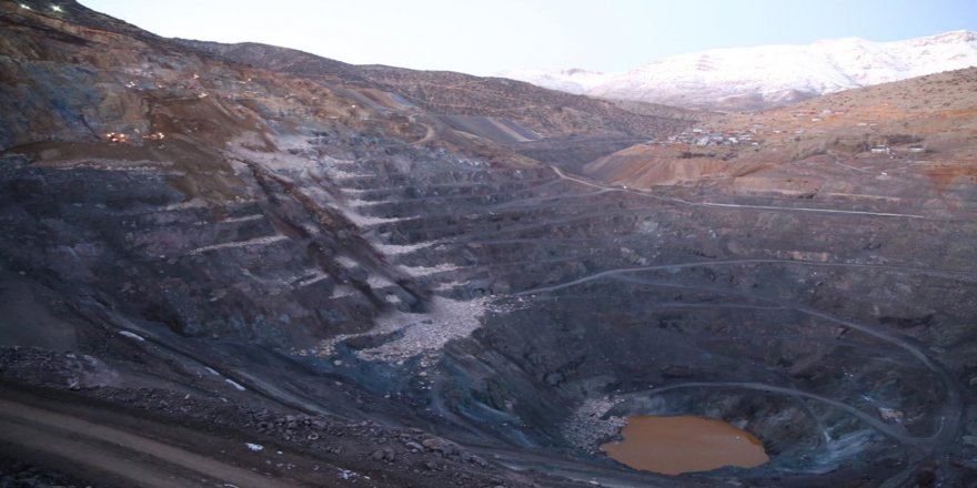 Maden faciasında 2 işçiyi arama çalışmaları sürüyor