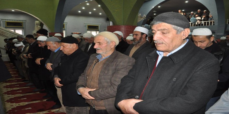 Halep’te katledilenler için gıyabi cenaze namazı kılındı