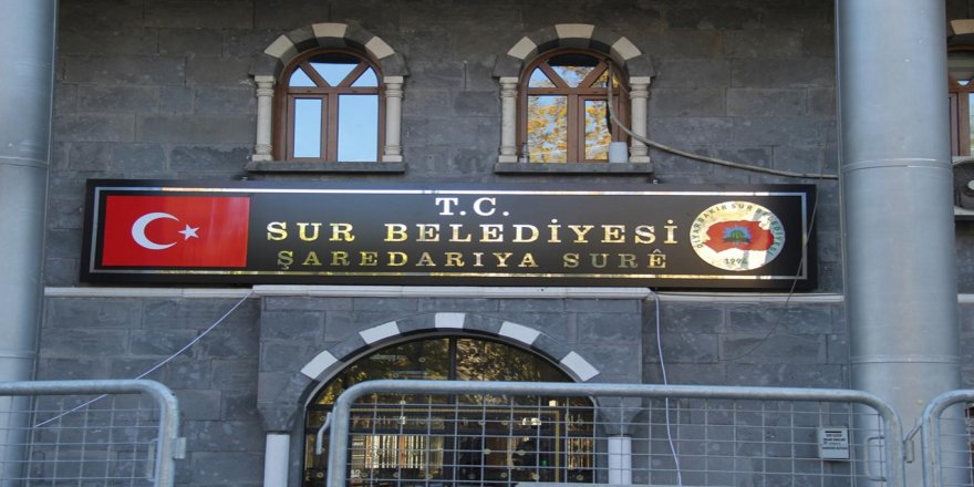 Sur Belediyesinin tabelası yenilendi