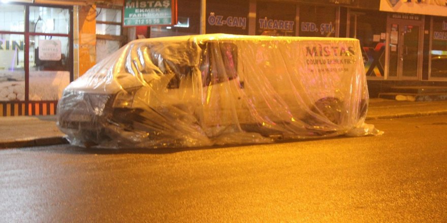 Soğuğa karşı ev ve araçlara naylonlu tedbir