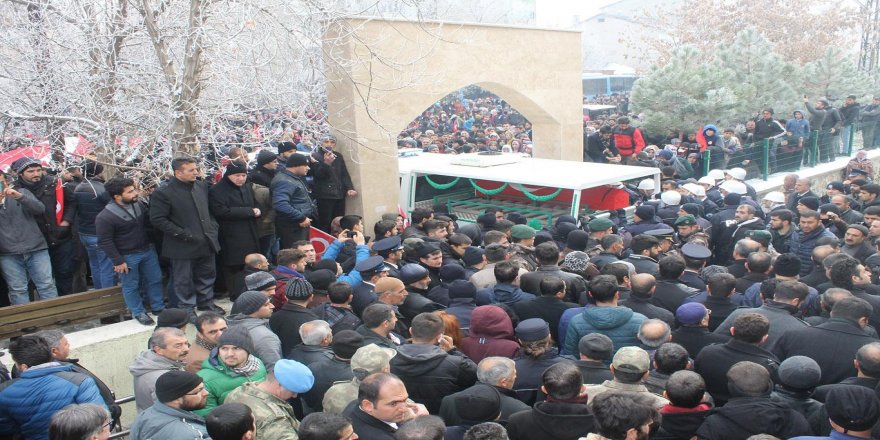 İstanbul'daki saldırıda hayatını kaybedenler memleketinde defnedildi