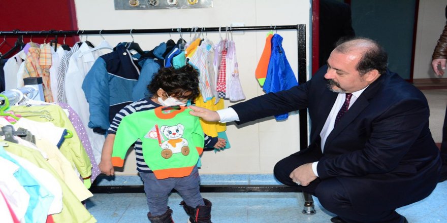 DÜ’de kurulan Giysi Bank’tan hastalara giyecek yardımı