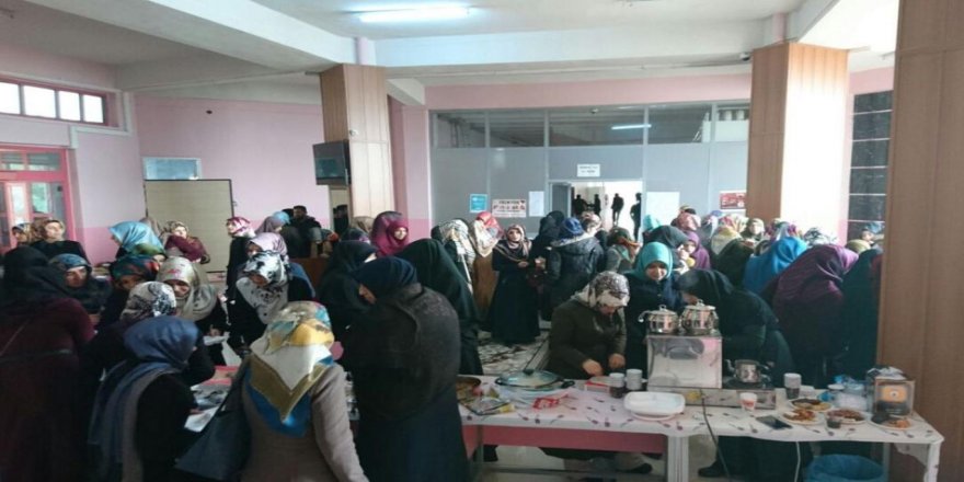 DÜ’deki öğrenci kulüpleri Halep için kermes düzenledi