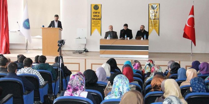 YYÜ’de "Allah’ın Varlığının Delilleri" konulu panel