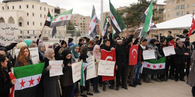 Mardin’deki Suriyeliler Halep katliamını kınadı