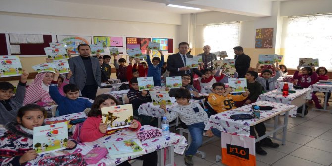 Batman’da öğrencilere kitap dağıtıldı