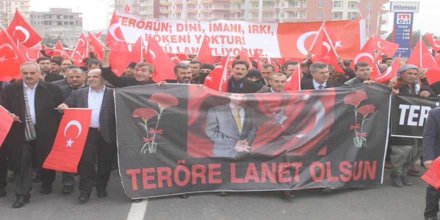 Bombalı saldırılar Derik’te protesto edildi