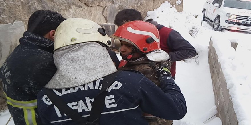 Kartopu oynarken çukura düştü