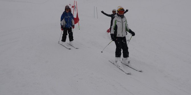Bitlis’te ‘Alp Disiplini İl Birinciliği’ kayak yarışları yapıldı