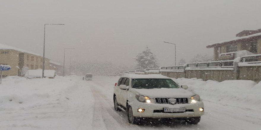 Bitlis'te tüm köy yolları ulaşıma kapandı