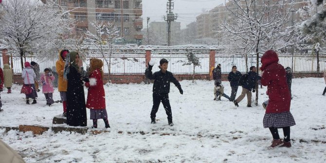 Bazı il ve ilçelerde eğitime yarın ara verildi