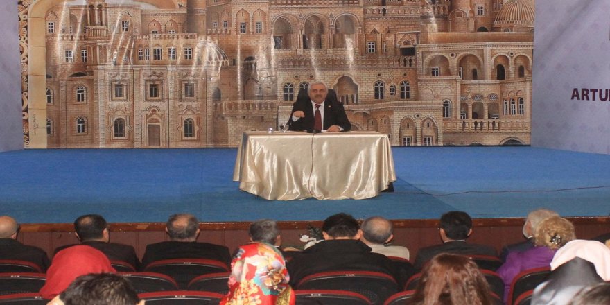 "Mehmet Akif İslam ve Kur’an şairidir"