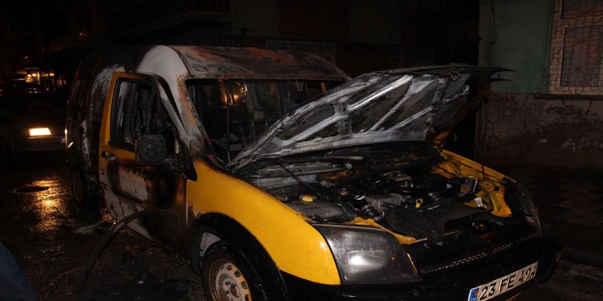 Alev alan araç paniğe neden oldu