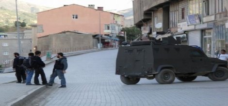 Şemdinli'de olan halka oluyor