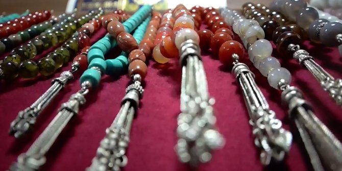 Tespihe olan hobisi dede mesleğine yönlendirdi