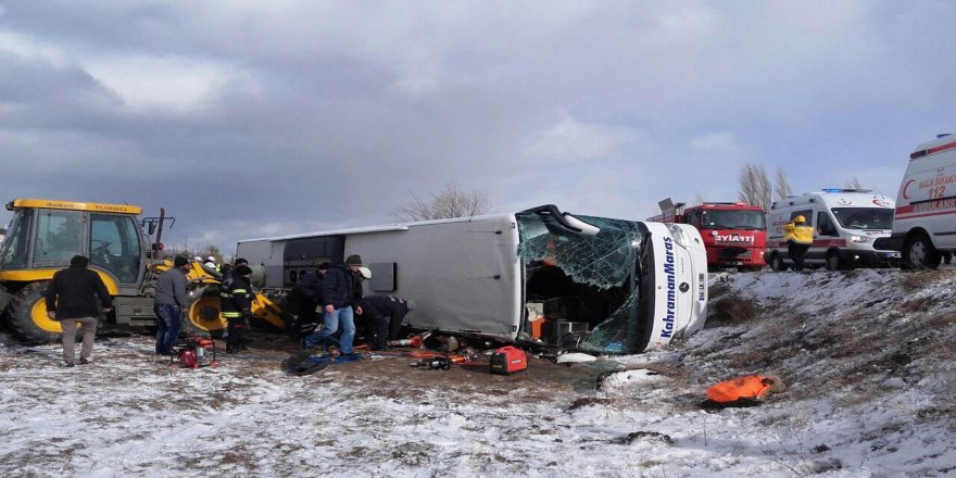Kahramanmaraş-Kayseri karayolunda 2 yolcu otobüsü devrildi: 48 yaralı