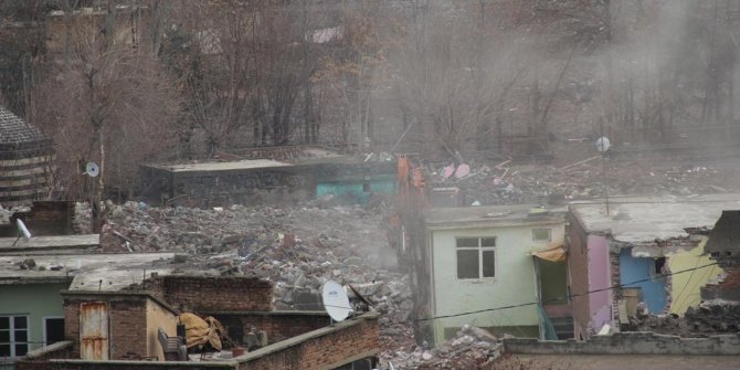 Sur’da yıkım çalışmaları devam ediyor