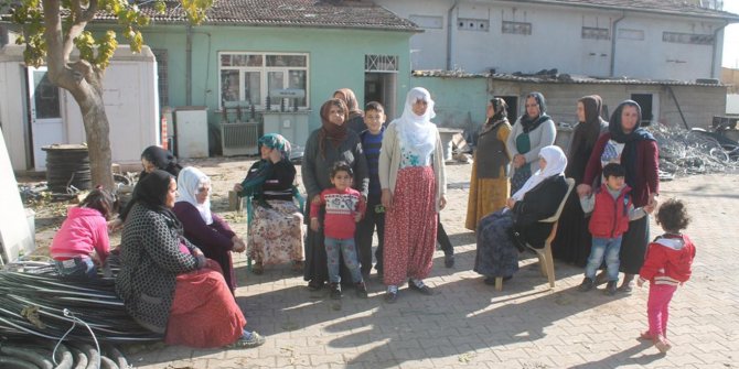 Elektrik kesintisinden bıkan kadınlar DEDAŞ’ta oturma eylemi yaptı