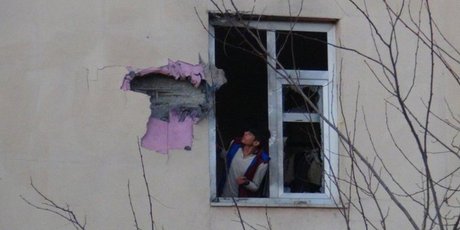 Çınar'da Emniyete atılan roket öğrenci pansiyonuna isabet etti