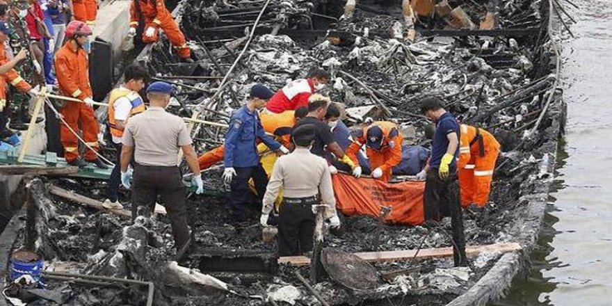 Li Endonezyayê di teknê de şewat: 23 mirî