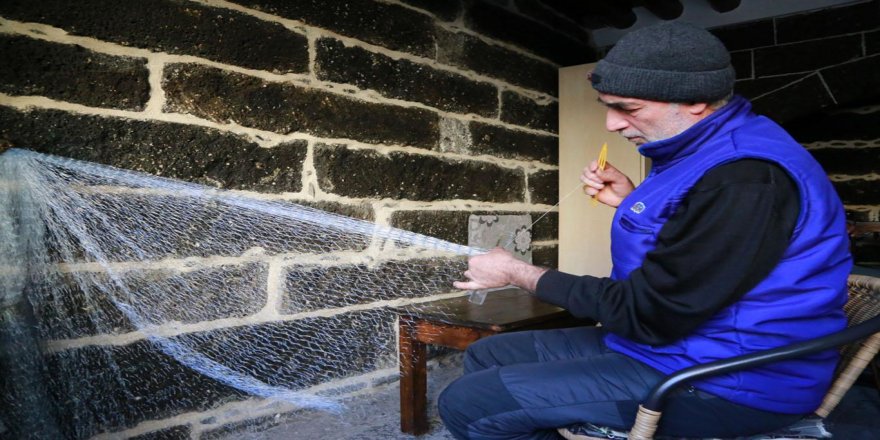 Yarım asırdır ilmek ilmek balık ağı örüyor