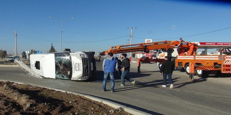 Minîbûsa ku nexweş tê de bû qulipî: 1 mirî