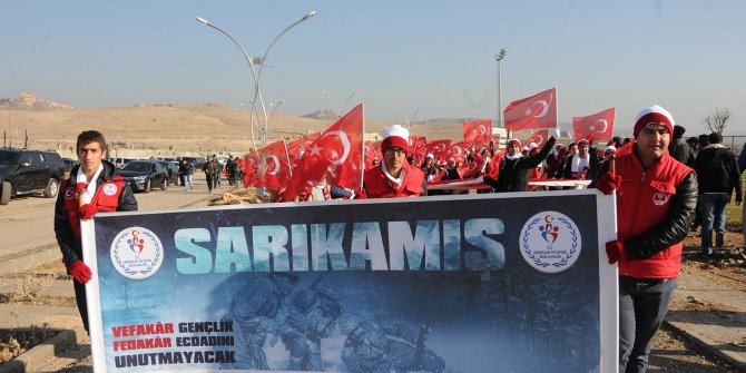 Sarıkamış'ta hayatını kaybedenler için yürüyüş yapıldı