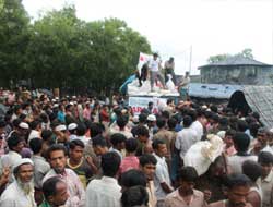 İHH Arakanlı 200 Bin Müslüman'a Yardım Ulaştırdı